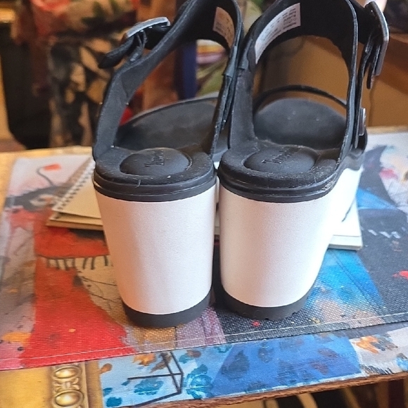 Timberland Black and White Platform Mules - Picture 5 of 6